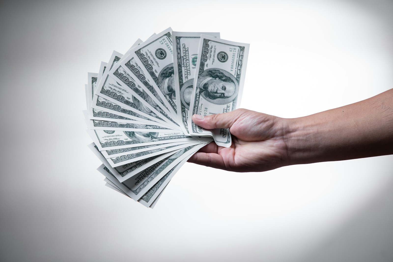 Dollar vs Naira: Best Strategies to Protect Your Wealth Now. dollar vs naira investment strategy